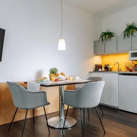 Heinhotel Vienna Airport سخويشات