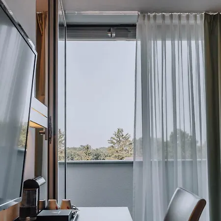Heinhotel Vienna Airport فندق سخويشات