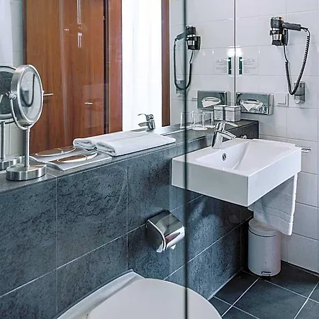 Heinhotel Vienna Airport Szálloda 4*
