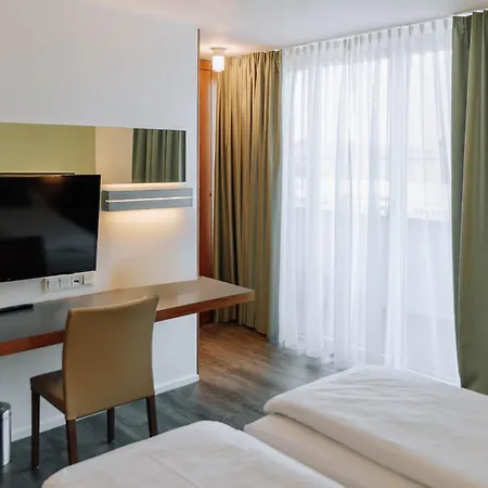 Hotel Heinhotel Vienna Airport 4*