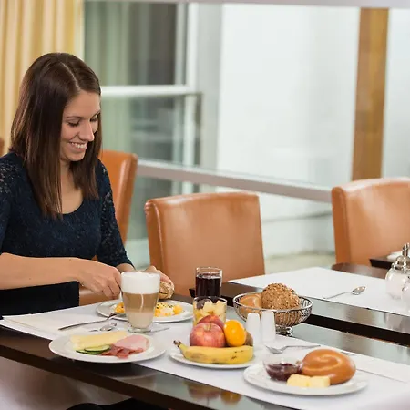Hotel Heinhotel Vienna Airport 4*