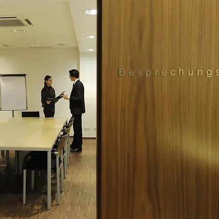 Hotel Heinhotel Vienna Airport 4*