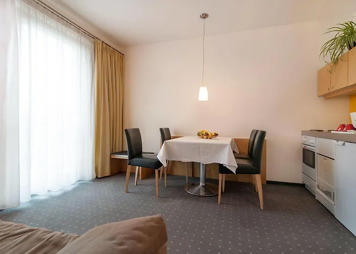 Hotel Heinhotel Vienna Airport 4*